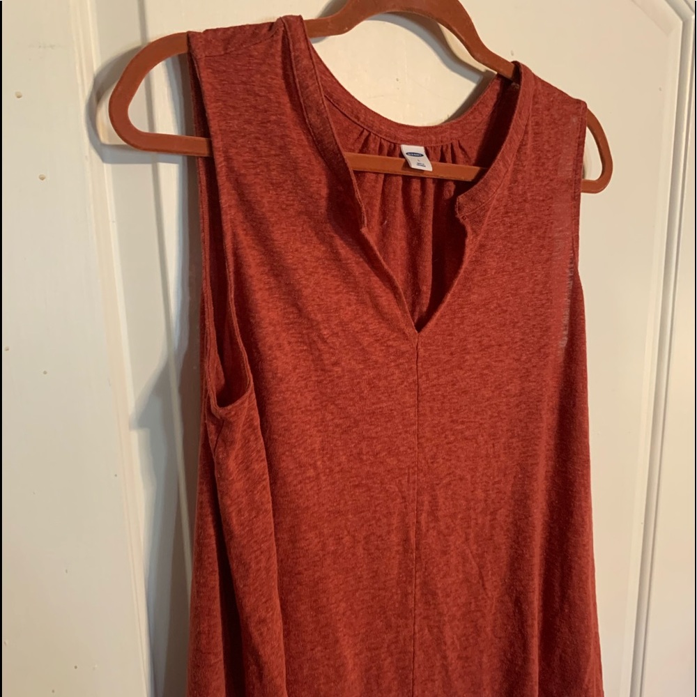 Women’s Old Navy brick red Vneck tank size large